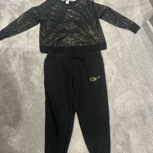 Women’s plus Nike sweat outfit (crewneck and joggers together)